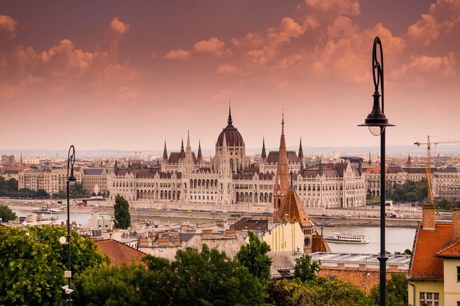 Vienna → Budapest - 2h of Sightseeing - Comfortable Premium Car Private Transfer - Driver and Guide