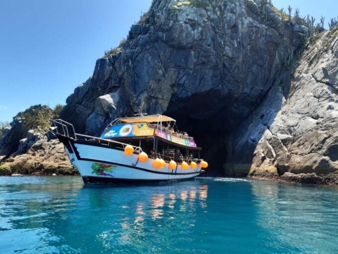 Arraial Do Cabo: Sightseeing Schooner Cruise - Scenic Stops at Gruta Azul and Pedra Do Gorila