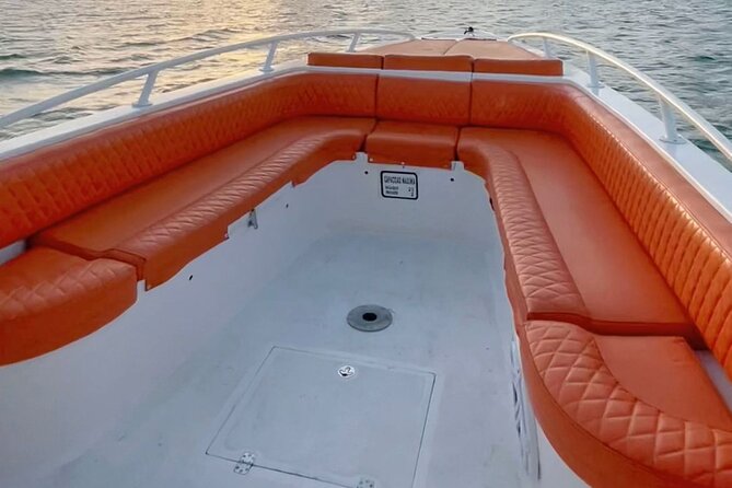 Boat Rental for 8 Hours in La Santamaría V With Captain
