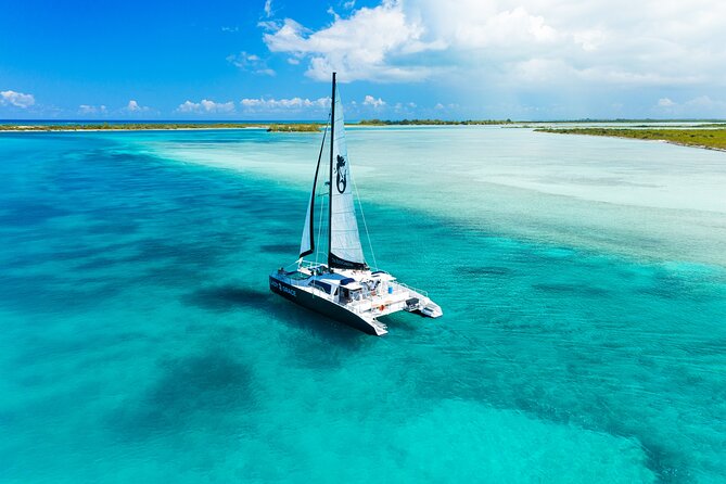 Delicious BBQ Snorkel Sail With Lunch & Bar in Turks & Caicos