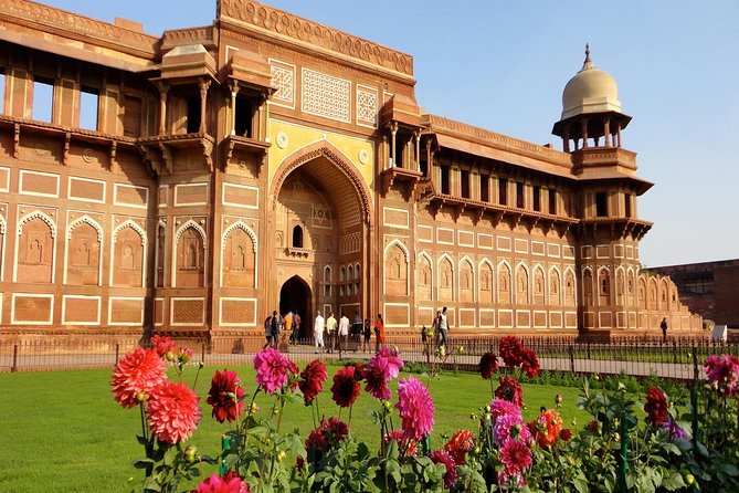 Extensive Agra Fort and Colorful Kinari Bazaar Tour