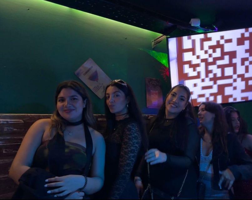 Lisbon Pub-Crawl: 1h of Open Bar, Shots and VIP Club Entry - Pricing and Booking