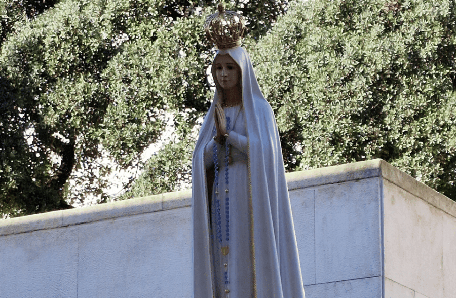 Memorable Private Full Day Tour in Fátima, Nazaré, Óbidos