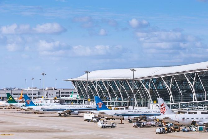 Private Hongqiao Airport Arrival Transfer to Shanghai City Hotel or Residence