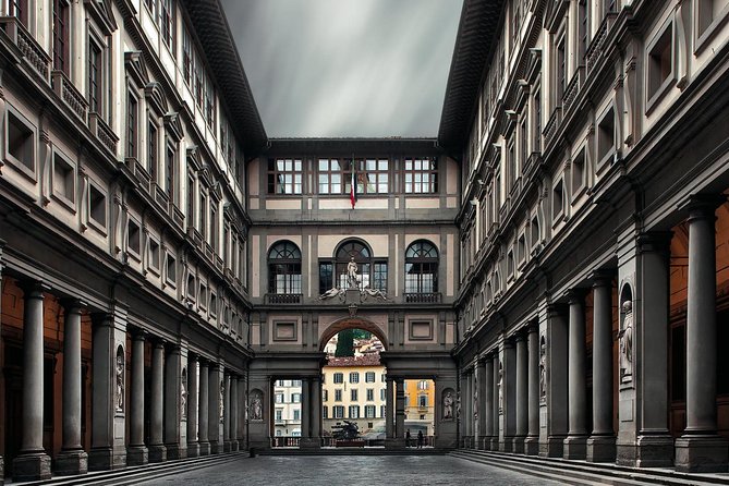 Private Tour: Uffizi Gallery and Italian Happy Hour Aperitif