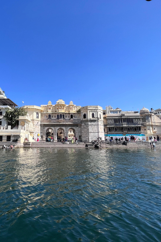 Udaipur- Best of Udaipurs Sightseeing & Shopping Tour