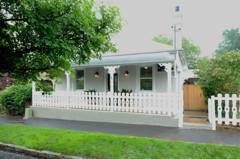 Cottage 79 Review