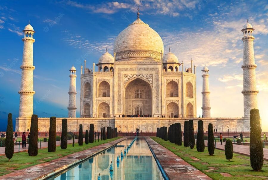 From Delhi: Private Taj Mahal and Agra Tour by Express Train