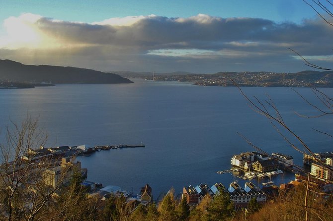 GUIDED TOUR: Hiking to Stoltzekleiven