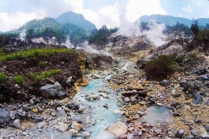 Jungle Tracking & Volcano Crater - Activity Overview
