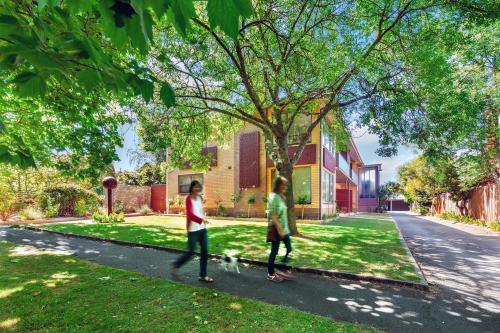 Lake Wendouree Luxury Apartments - Overview and Location