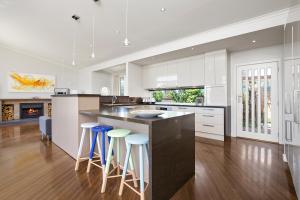 Paw up Villa - Entertainer Delight - Property Overview
