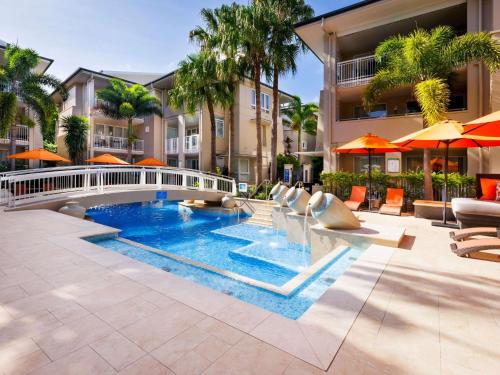 Poolside Apartment, Near Main Beach - Property Overview