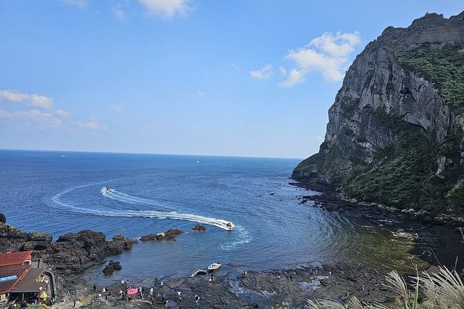 Private Jeju Geopark Gotjawal and Oreum Trekking Experience - Overview of Jeju Islands Geological Features