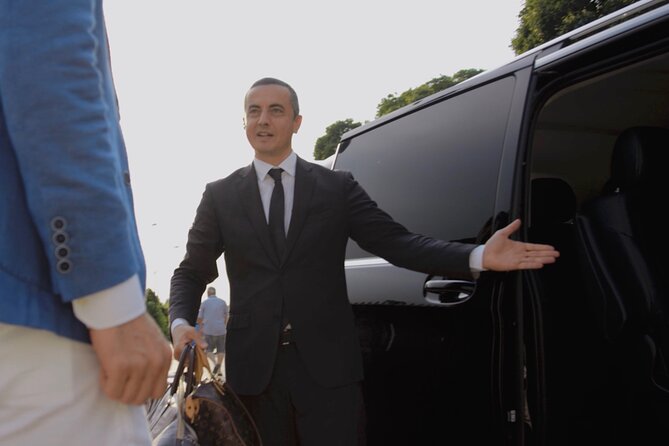 Private Transfer From Venice City Center to Venice Airport - Identification and Assistance