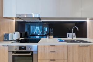 Queen St Residence - Property Overview and Location