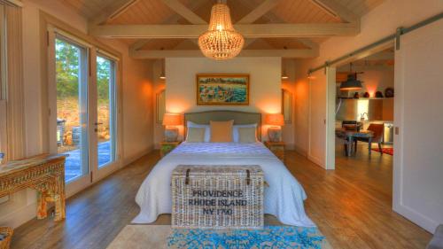 The Peninsula Experience - Property Overview