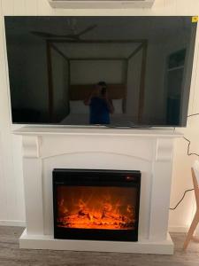 Turtle Cove Lake Front Cabin 300m To Beach - Property Overview
