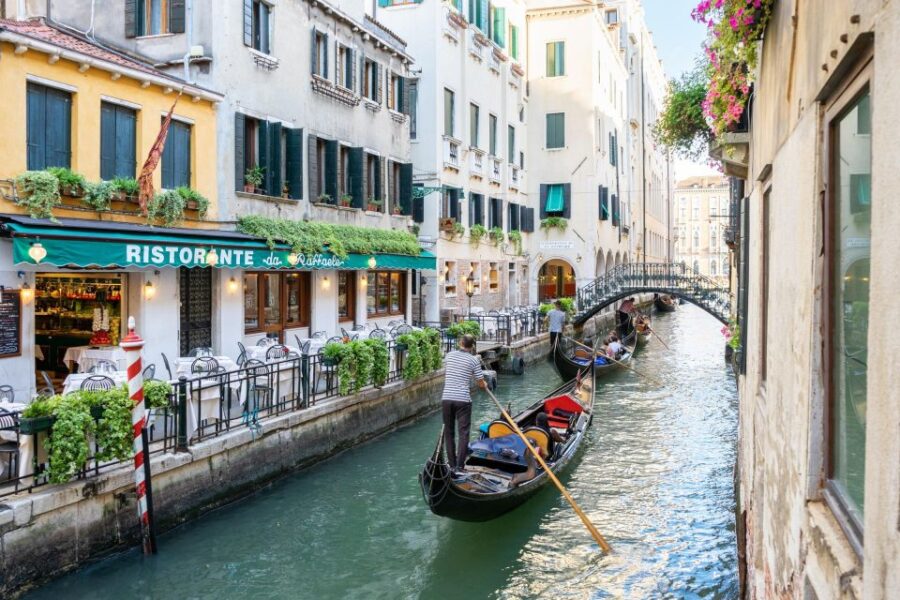 Venice: Shared Gondola Ride Through the Lagoon City - Activity Overview