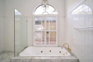 Victorias At Ewingsdale - Location and Accessibility
