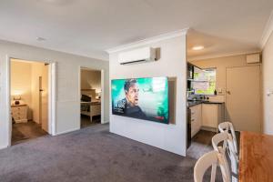 549 Apartments - Location and Nearby Attractions