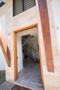Beautiful Modern Luxury - Accommodation Details