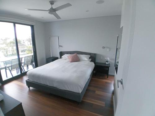 Brand NEW VIP Luxury 5/5 Star Beachside Escape - Guest Experiences and Reviews