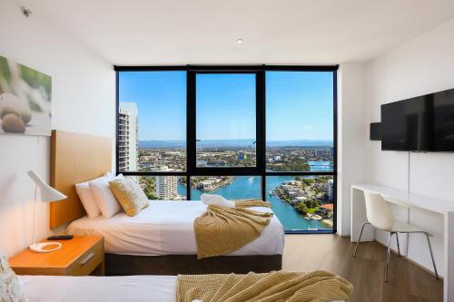 Circle on Cavill 2, 3, 4 & 5 Bedroom SkyHomes & SUB PENTHOUSES by Gold Coast Holidays Review