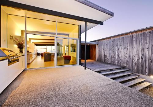 Cloudy Bay Beach House - Accommodation Details