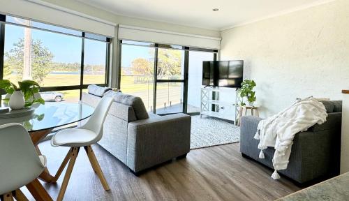 Driftwood Townhouse - Waterfront-Central Location - Accommodation Details
