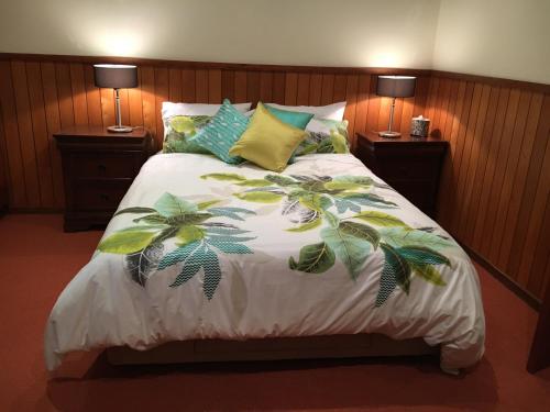 Kentia Palms - Facilities and Amenities