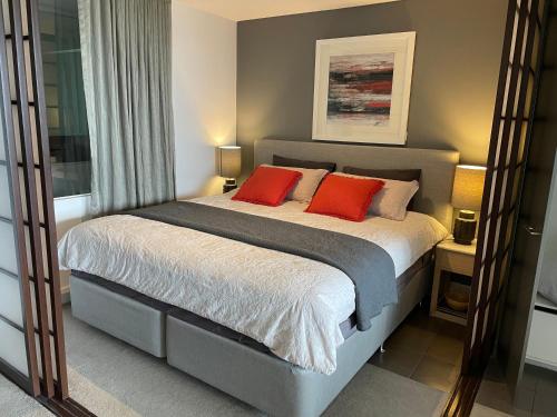 Luxurious With City Views, Free Parking on Premises & Wi Fi - Apartment Features and Amenities