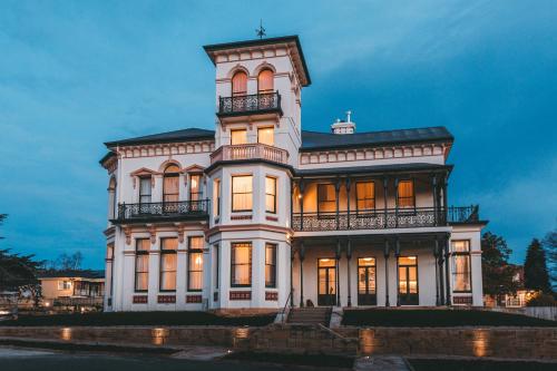 Maylands Lodge - Location and Accessibility