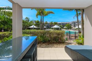 Peppers Salt Resort & Spa - Lagoon Pool Access 2 Br Spa Suite - Bedroom and Living Space
