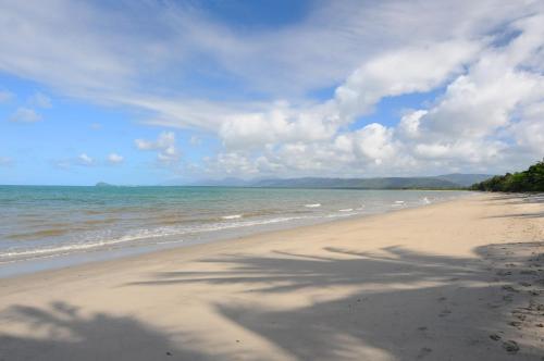 ABSOLUTE BEACHFRONT BLISS - NEWELL BEACH - 10 Metres to the Ocean - Outdoor Amenities