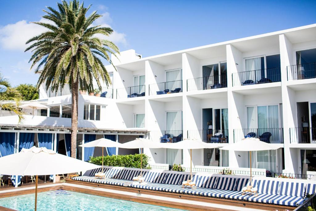 Halcyon House Review