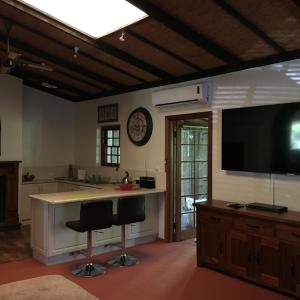 Kentia Palms - Room Features
