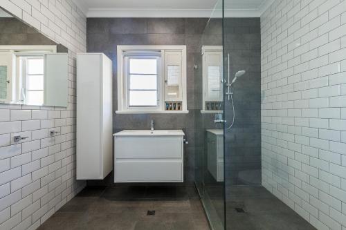 UrbanStyle Claremont Apartment - Executive Escapes - Amenities and Features