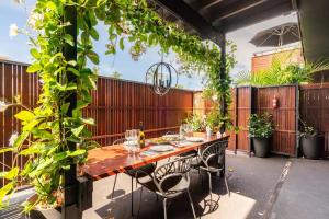 549 Apartments - Food and Dining