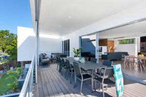 Blueys Beach House - 5 Bedroom - Nearby Attractions and Neighborhood