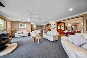 Oasis Inn Ulladulla - Welcoming Guests 18 Years and Older - Dining Options
