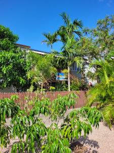 Travellers Paradise - Facilities & Services
