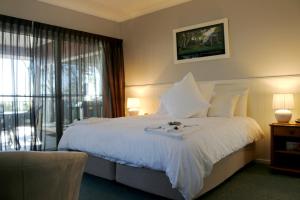 Valley View Luxury Retreat - Booking and Policies