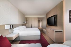 Adelaide Marriott Hotel - Accessibility and Policies