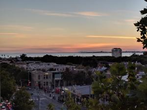Bestview St Kilda Spectacular Sunset Hideaway - Boutique Self-Contained Luxury Apartment - Explore the Wonders of St Kilda