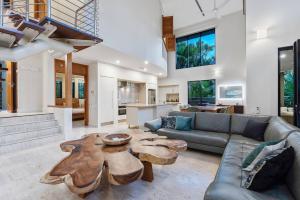 Flagstaff Pavillion - A Lush Subtropical Paradise - Exploring the Local Area