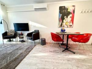 Serenity And Comfort In Subiaco 1 Bedroom Unit - Minimum Age and Damage Deposit