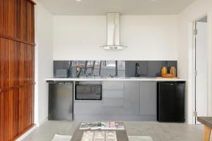 The Beach House North Wollongong - Amenities & Activities