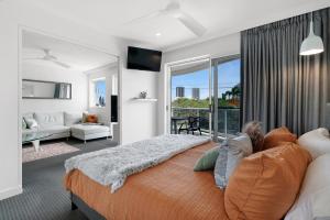 Chevron Sails - Booking Your Stay