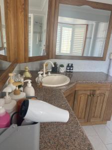 Kiama Guesthouse - Contact and Booking Information